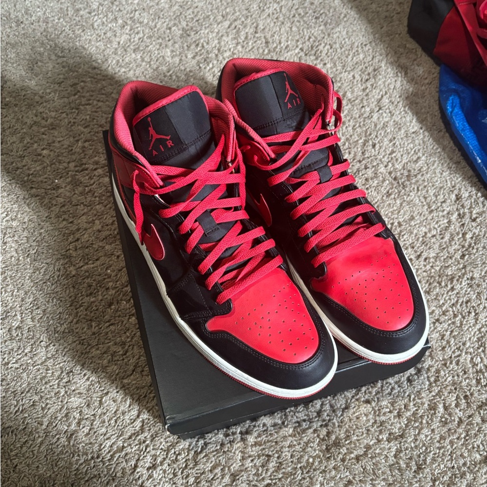 Jordan 1 Bred